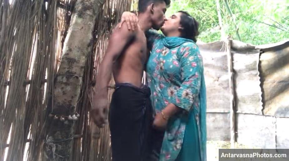 https://www.antarvasnaphotos2.com/wp-content/uploads/2024/07/bengali-bhabhi-desi-sex-photos-1.jpg